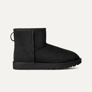 UGG Classic Mini II in Black size 8